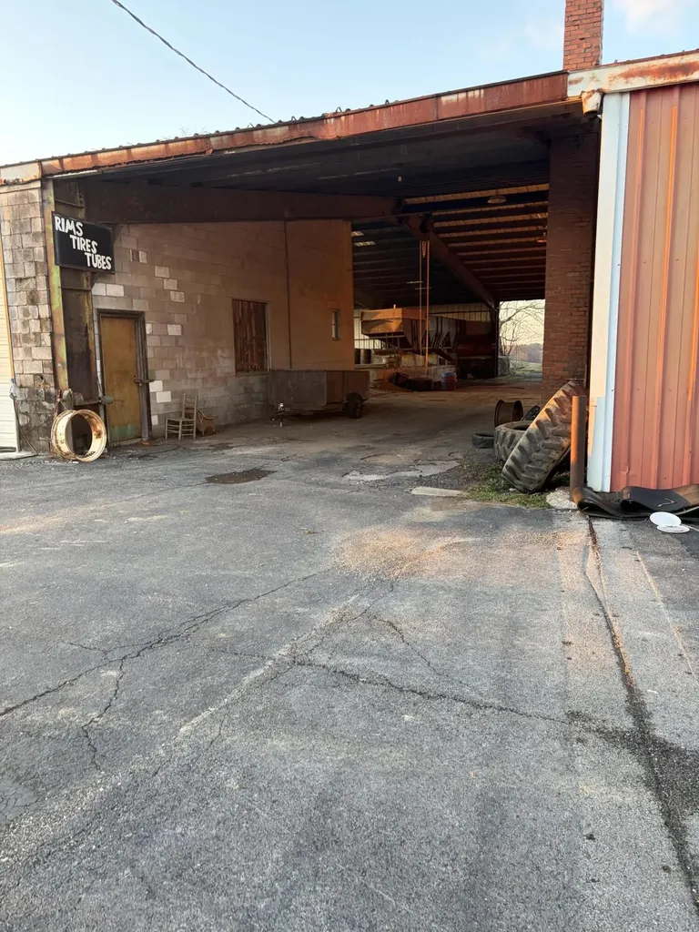 8646 Highway 421 South Mckee KY 40447