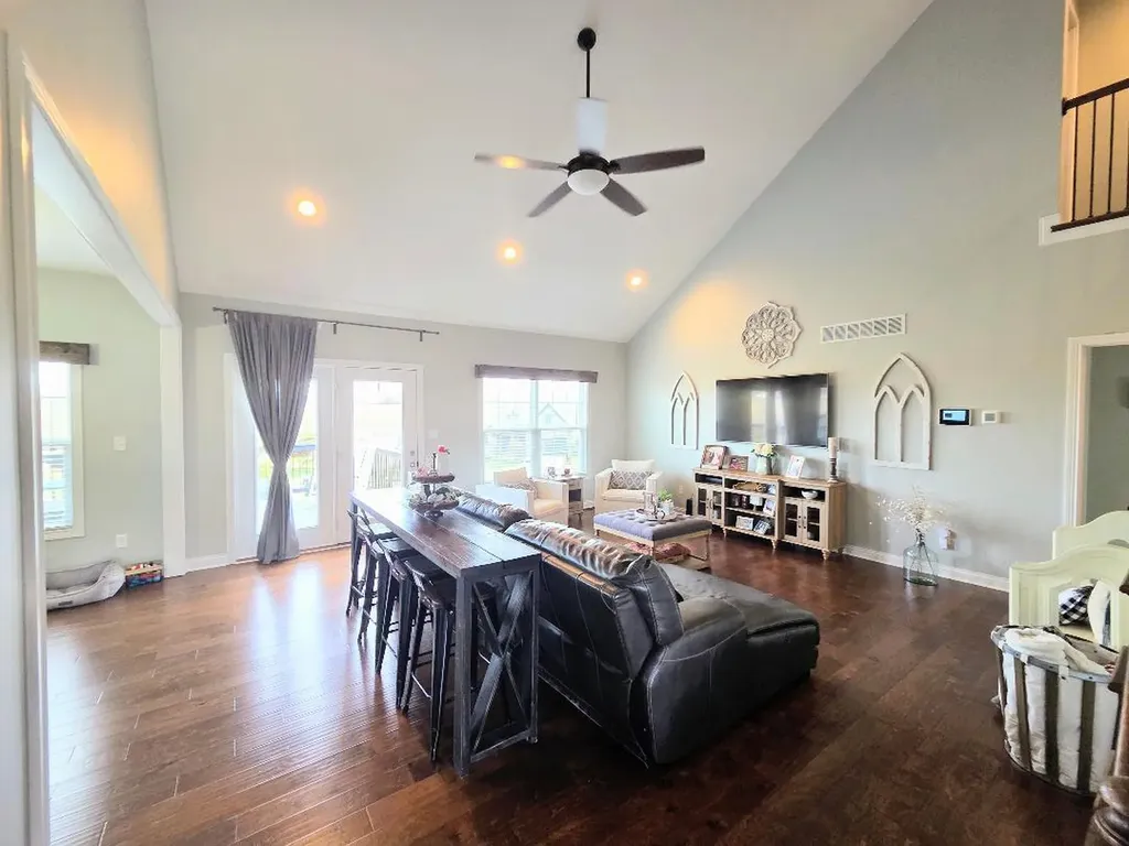504 Shelburne Way Nicholasville KY 40356