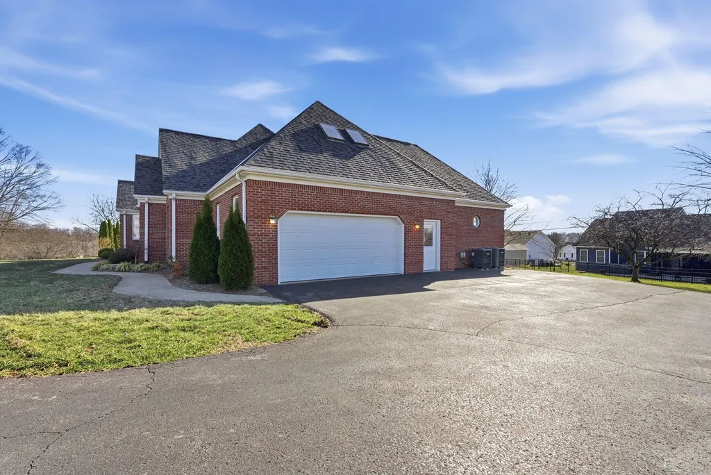 598 Harvest Lane Harrodsburg KY 40330