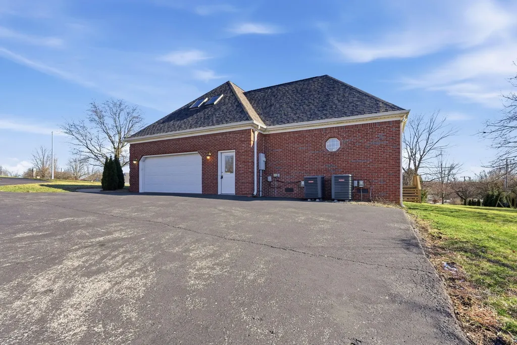 598 Harvest Lane Harrodsburg KY 40330