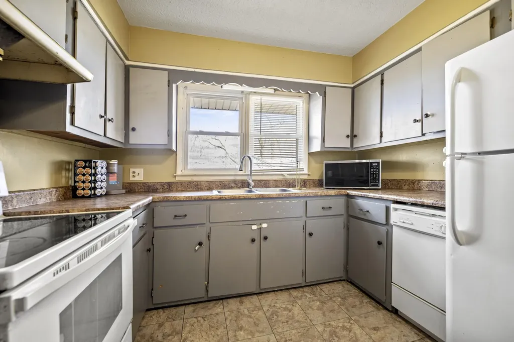 6226 Hwy-421 Mckee KY 40447