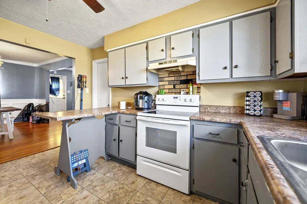 6226 Hwy-421 Mckee KY 40447