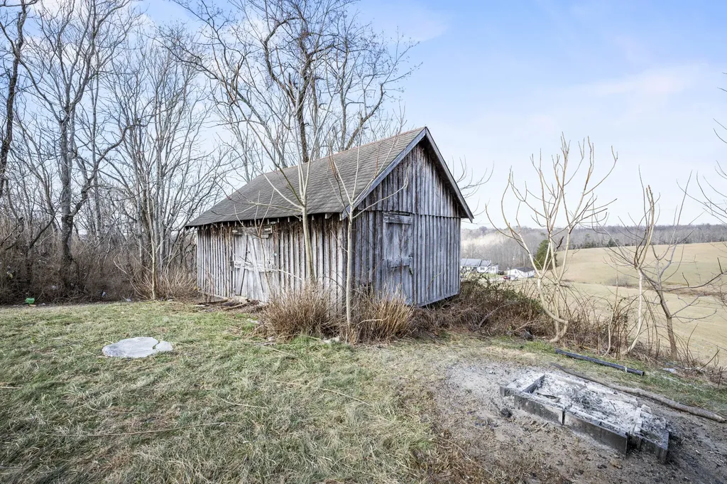 6226 Hwy-421 Mckee KY 40447