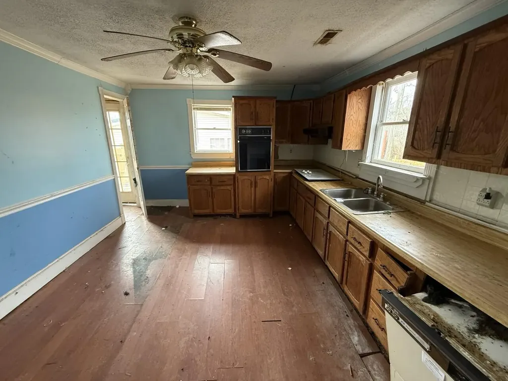 6716 Ky-490 East Bernstadt KY 40729