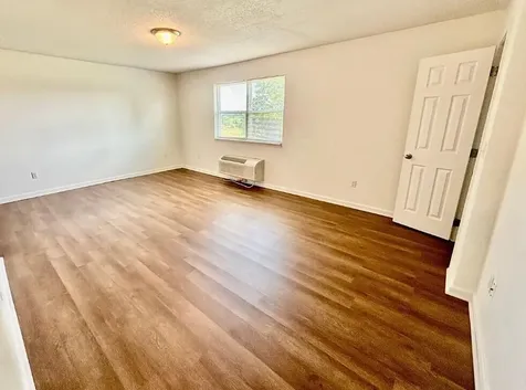 200 N Hill-n-dale Street Danville KY 40422