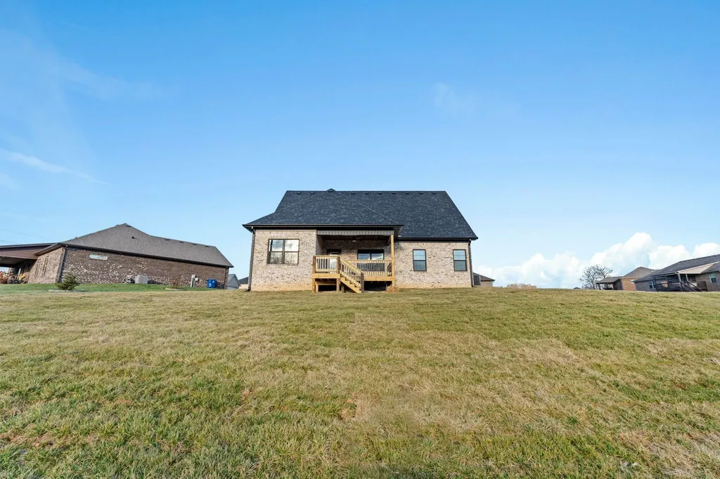 1509 Chardonnay Way Berea KY 40403