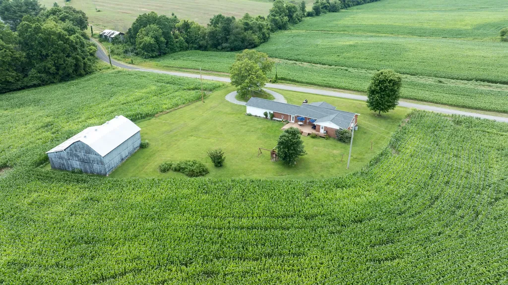 586 Harristown Road Russell Springs KY 42642