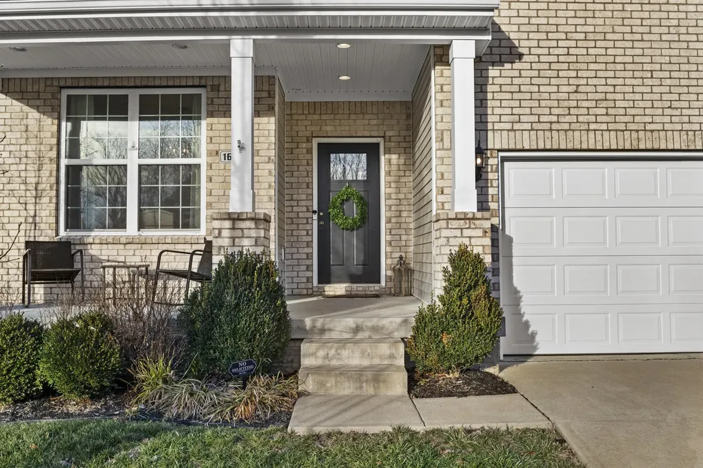 16805 Green Crest Lane Louisville KY 40245