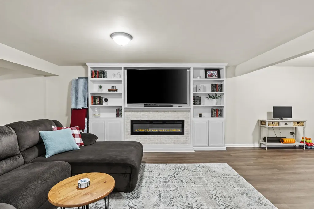 16805 Green Crest Lane Louisville KY 40245