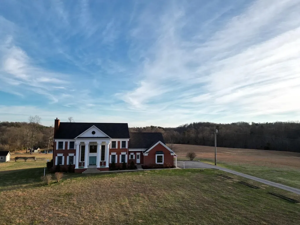 1235 Long Branch Road Beattyville KY 41311
