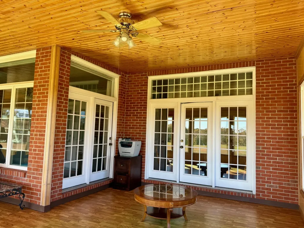 1235 Long Branch Road Beattyville KY 41311