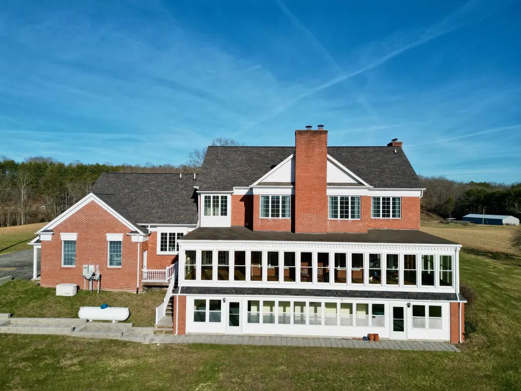 1235 Long Branch Road Beattyville KY 41311
