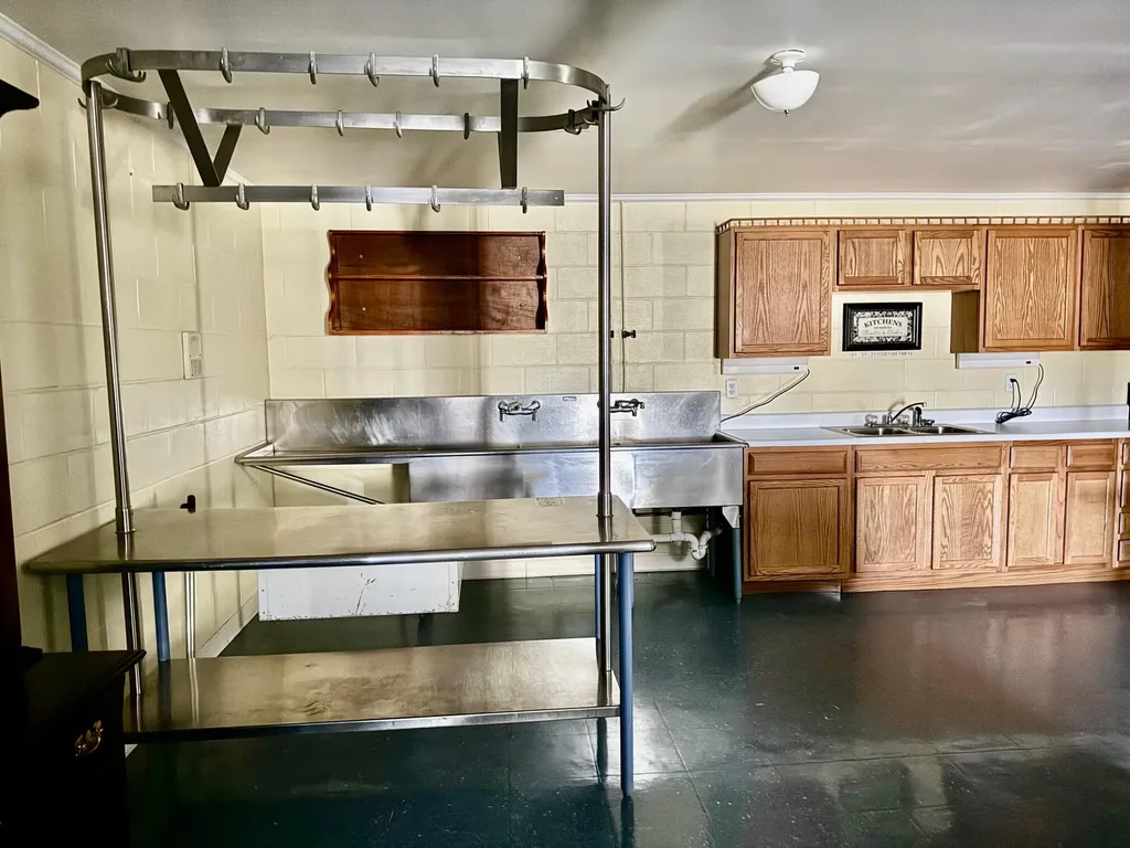 1235 Long Branch Road Beattyville KY 41311