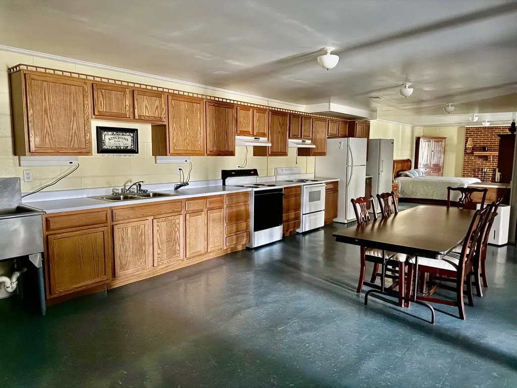 1235 Long Branch Road Beattyville KY 41311