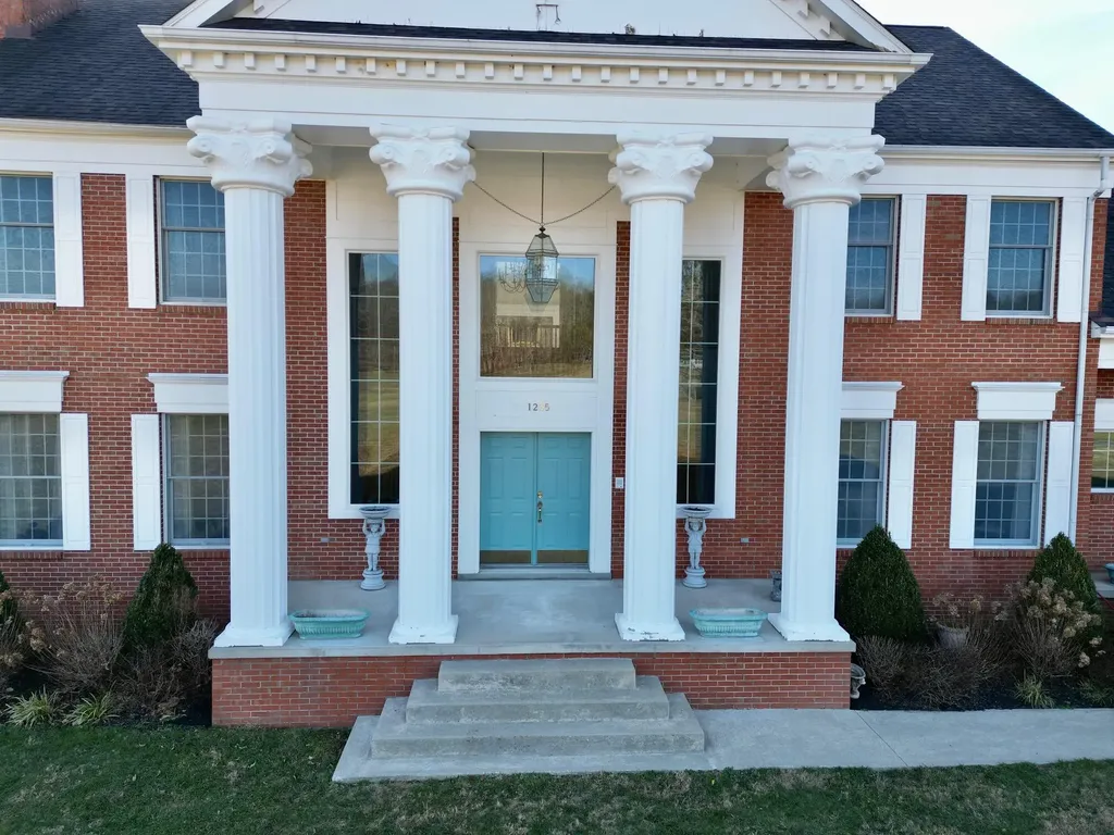 1235 Long Branch Road Beattyville KY 41311