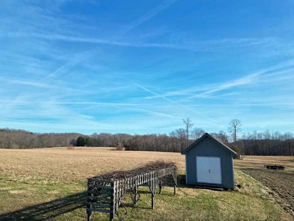 1235 Long Branch Road Beattyville KY 41311
