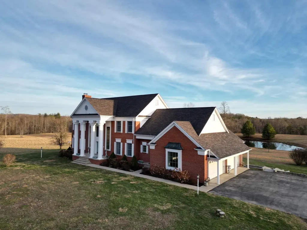 1235 Long Branch Road Beattyville KY 41311