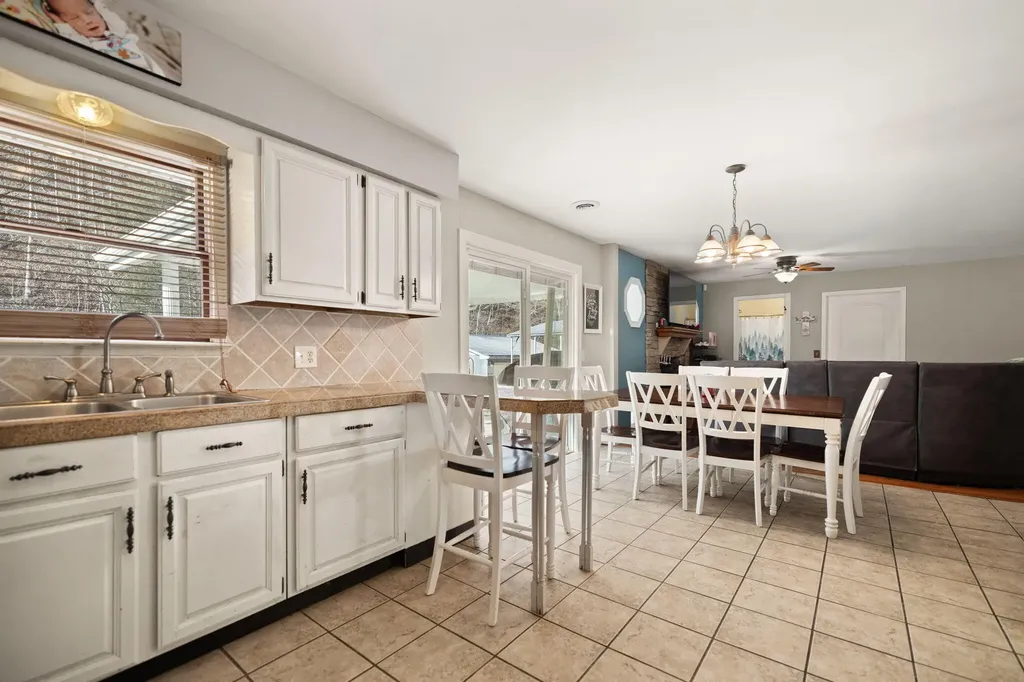 1094 State Highway 3379 Grethel KY 41631