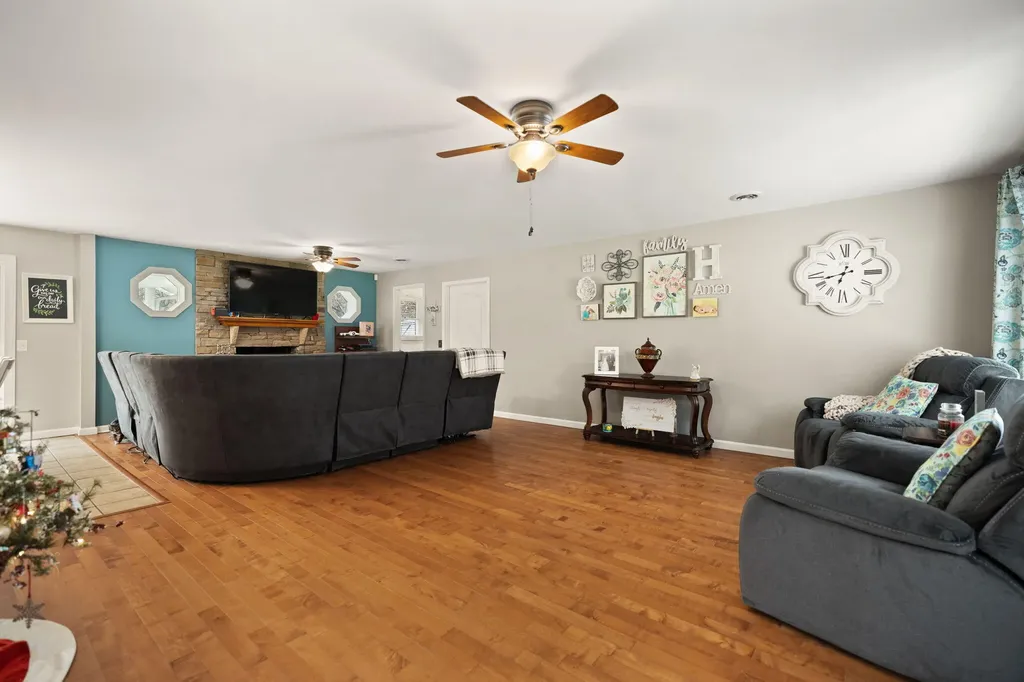 1094 State Highway 3379 Grethel KY 41631