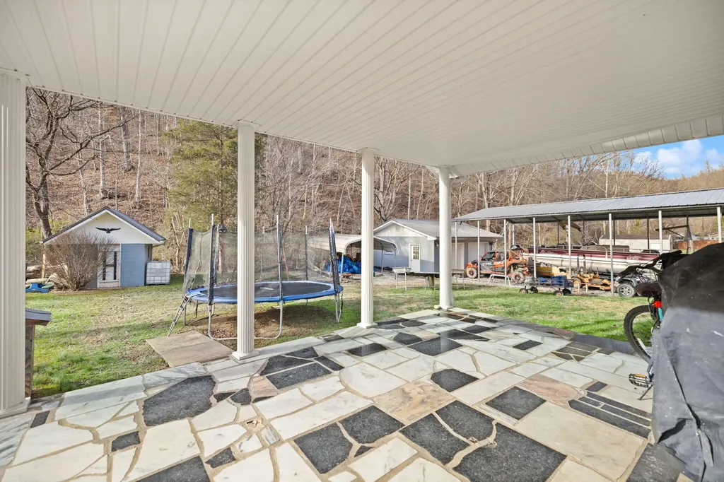 1094 State Highway 3379 Grethel KY 41631