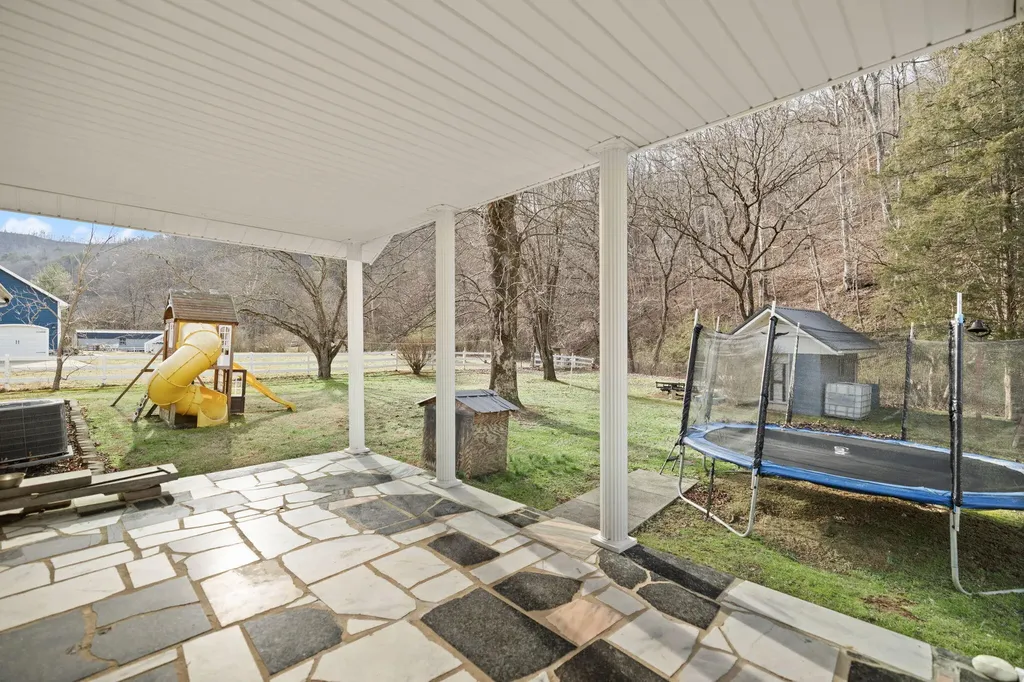 1094 State Highway 3379 Grethel KY 41631