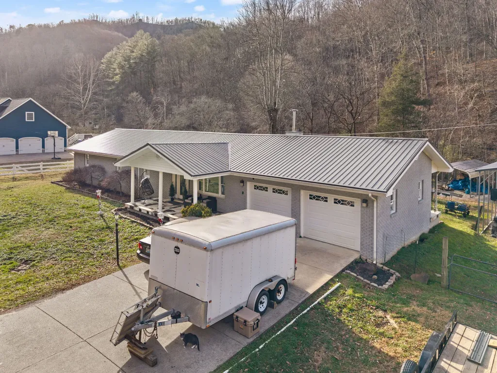 1094 State Highway 3379 Grethel KY 41631