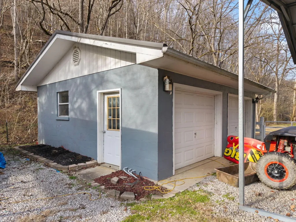 1094 State Highway 3379 Grethel KY 41631