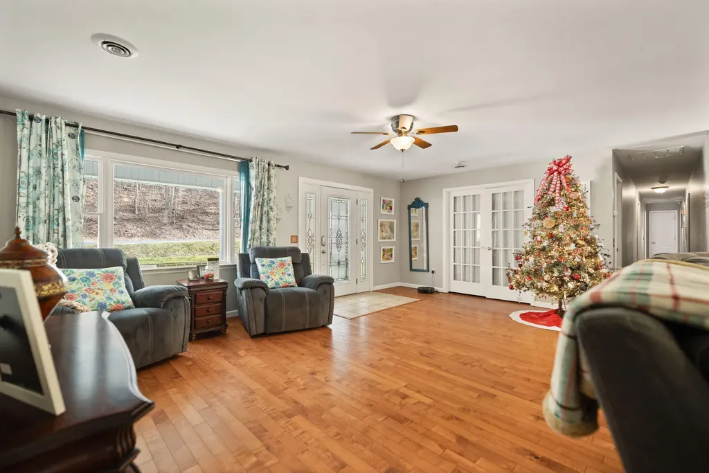 1094 State Highway 3379 Grethel KY 41631
