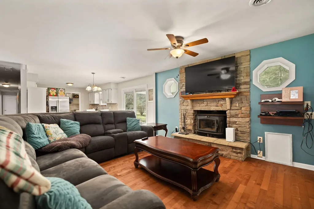 1094 State Highway 3379 Grethel KY 41631