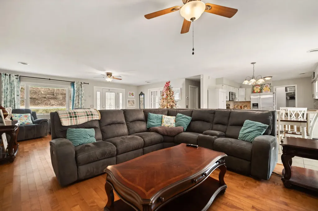 1094 State Highway 3379 Grethel KY 41631