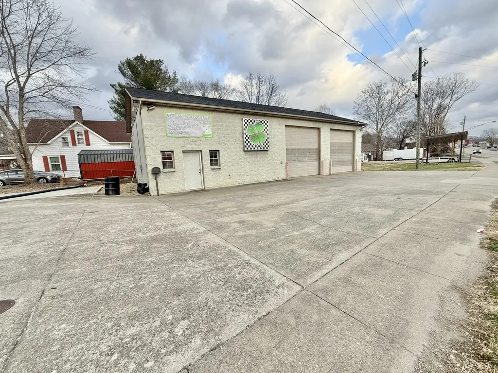 819 River Drive Irvine KY 40336