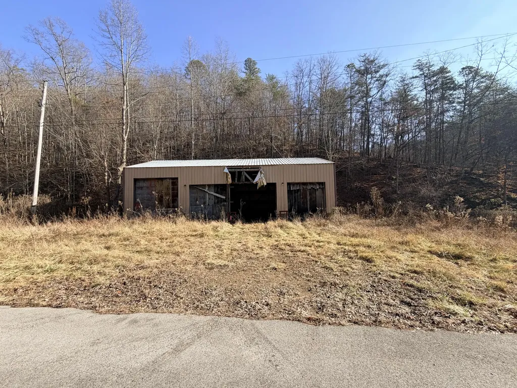 6770 State Highway 1350 Sextons Creek KY 40983