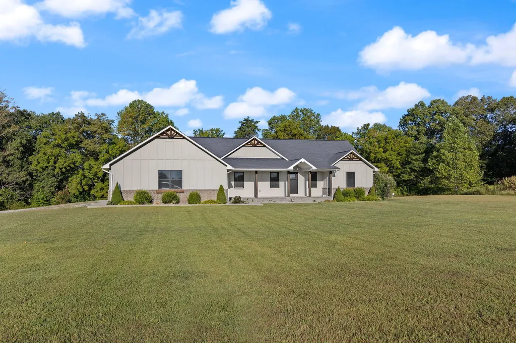220 Davis Lane Russell Springs KY 42642