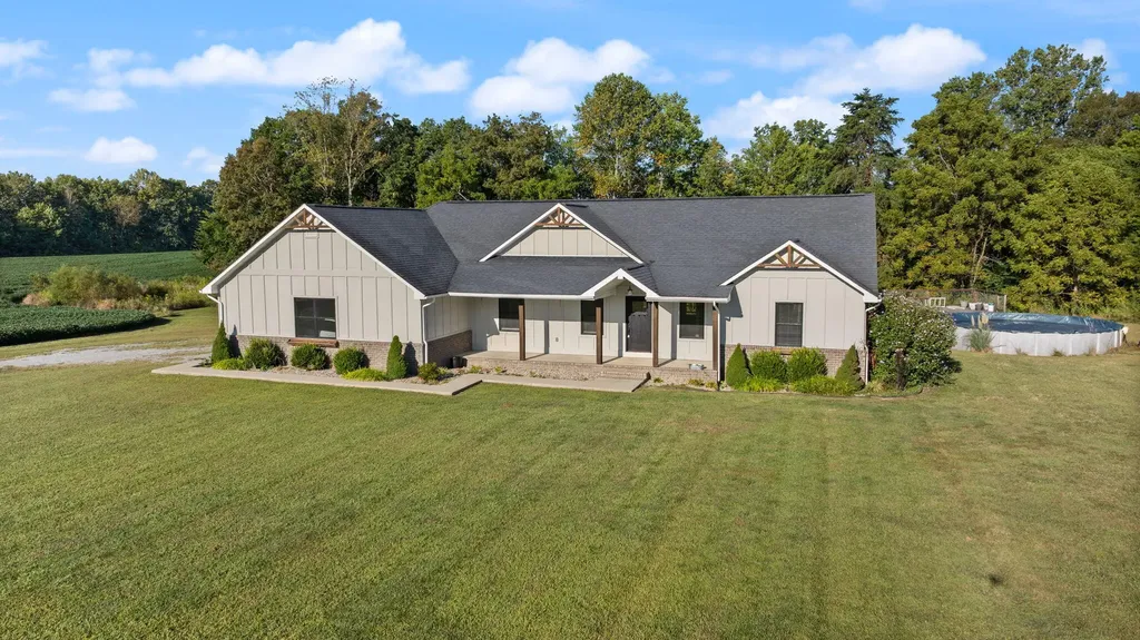 220 Davis Lane Russell Springs KY 42642