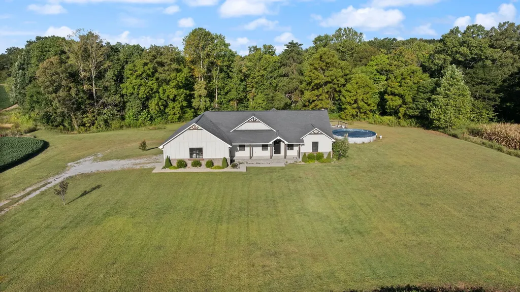 220 Davis Lane Russell Springs KY 42642
