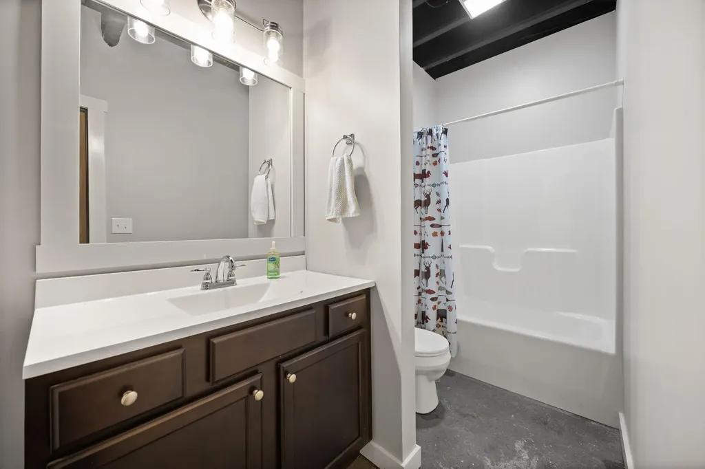 220 Davis Lane Russell Springs KY 42642