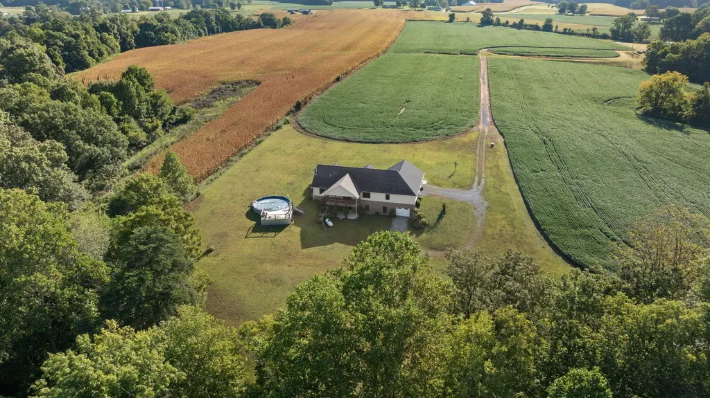 220 Davis Lane Russell Springs KY 42642