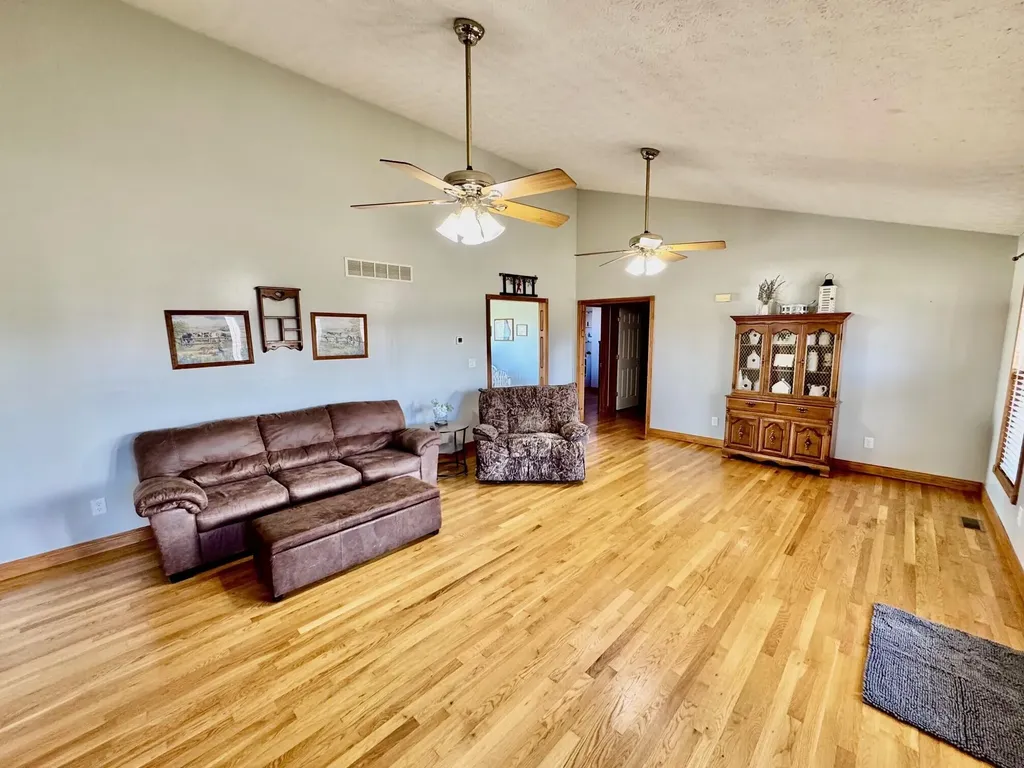 851 Mcafee Lane Salvisa KY 40372