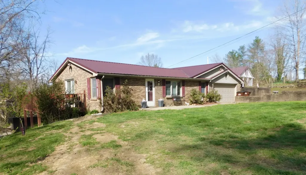 2035 Doe Creek Road Irvine KY 40336