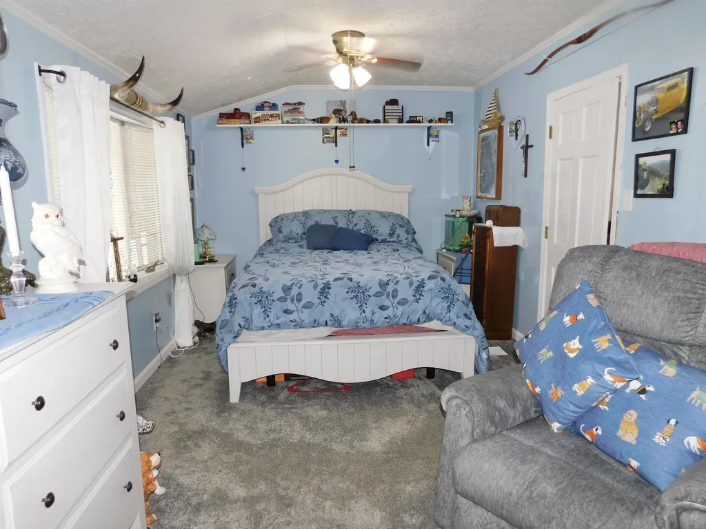2035 Doe Creek Road Irvine KY 40336