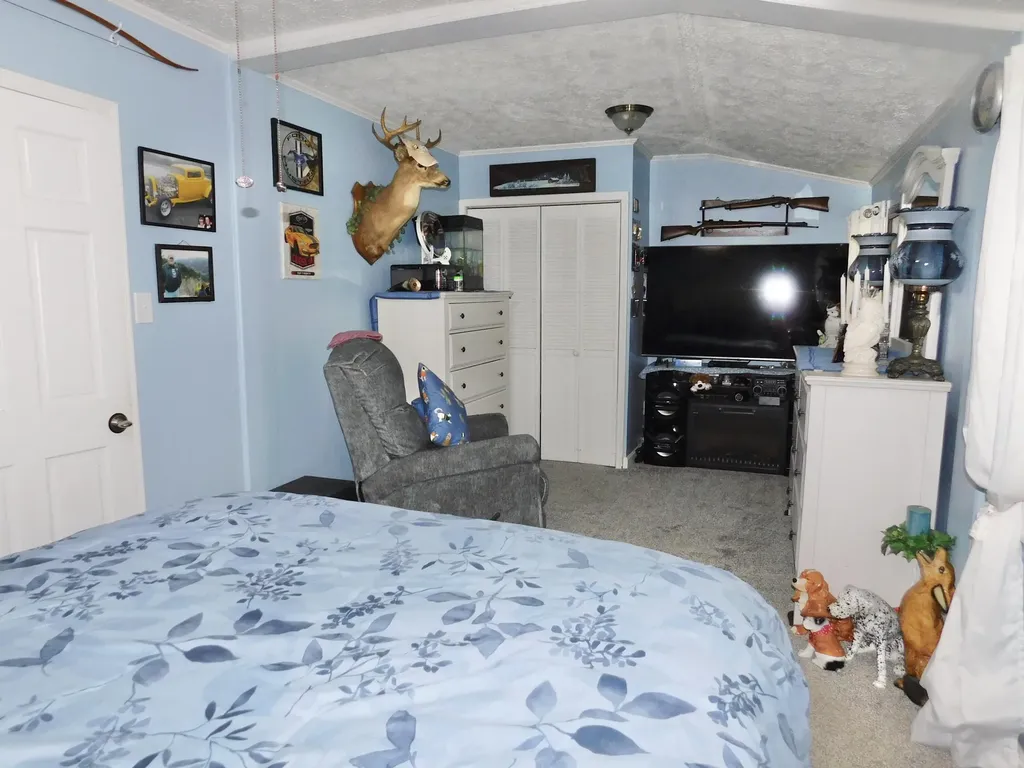 2035 Doe Creek Road Irvine KY 40336