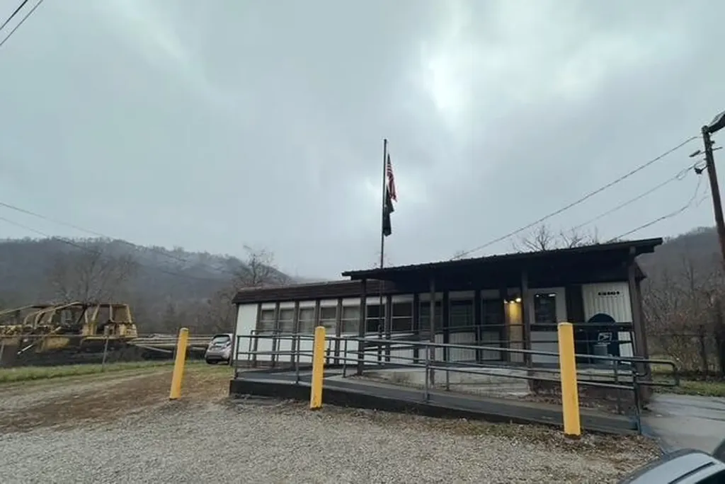 13145 Highway 38 Lejunior KY 40849