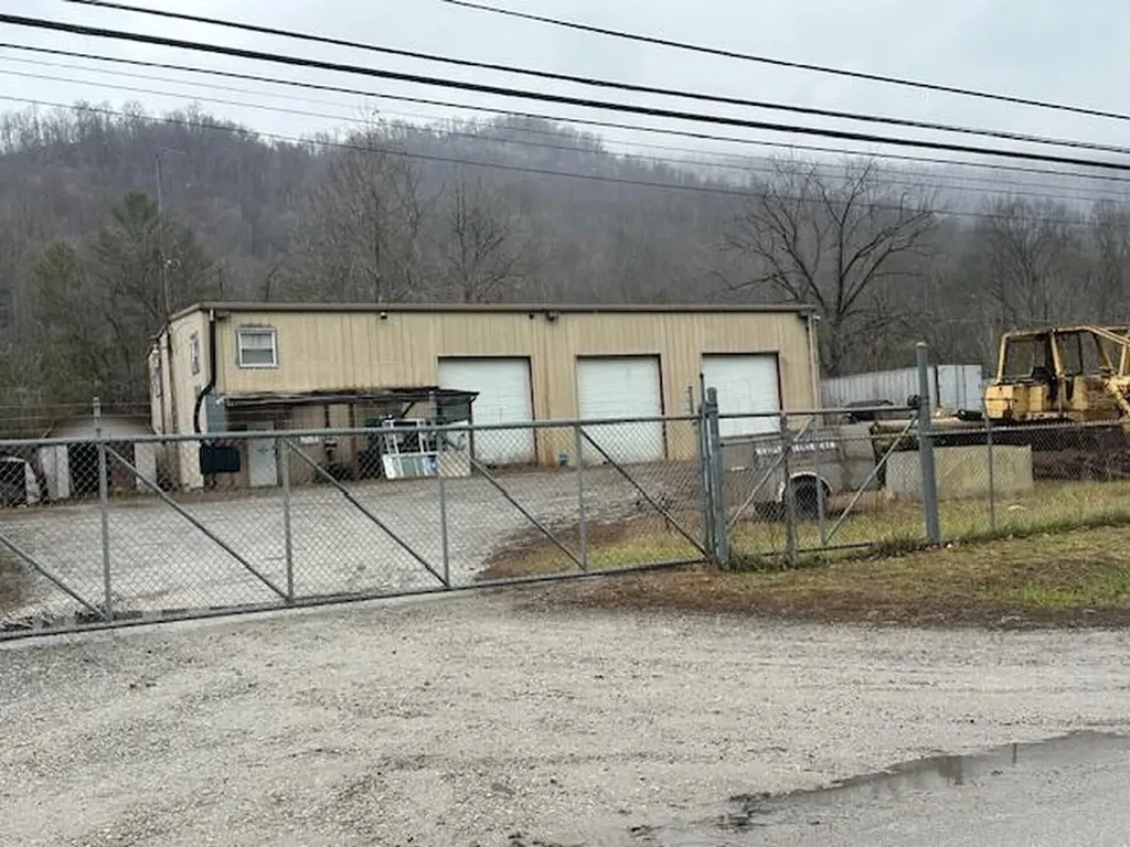 13145 Highway 38 Lejunior KY 40849