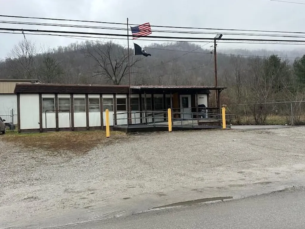 13145 Highway 38 Lejunior KY 40849