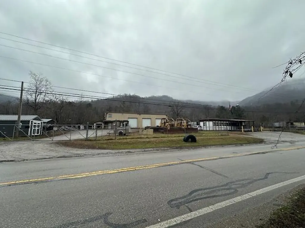13145 Highway 38 Lejunior KY 40849