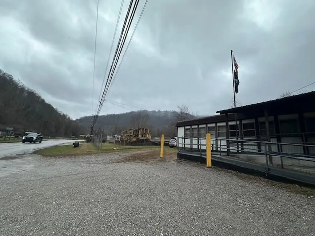 13145 Highway 38 Lejunior KY 40849