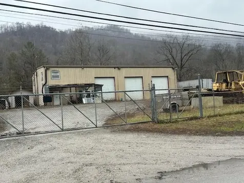 13145 Highway 38 Lejunior KY 40849