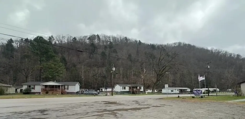 13280 Highway 38 Lejunior KY 40849
