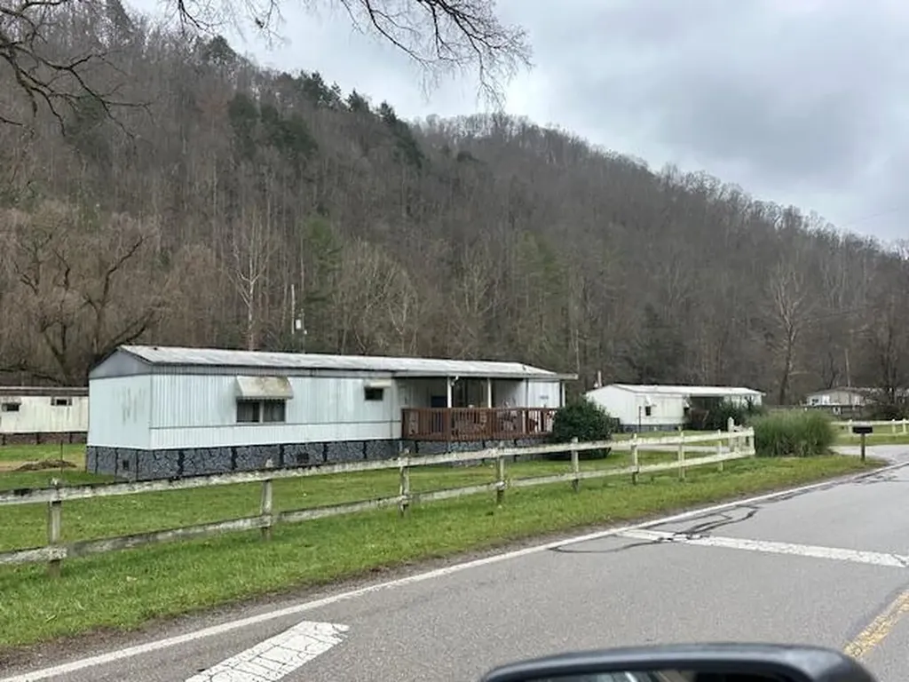 13280 Highway 38 Lejunior KY 40849