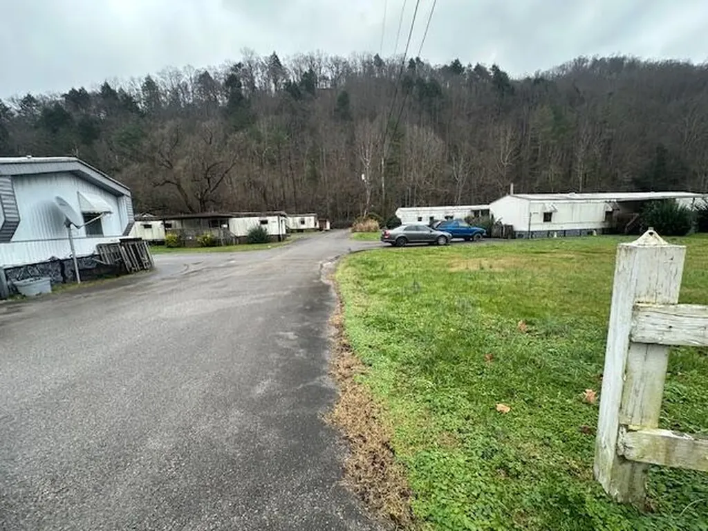 13280 Highway 38 Lejunior KY 40849